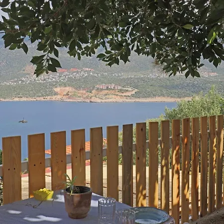 Muhtesem Deniz Manzarali Agac Ev Aparthotel