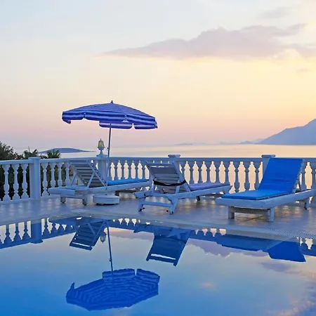 Aparthotel Muhtesem Deniz Manzarali Agac Ev Kaş