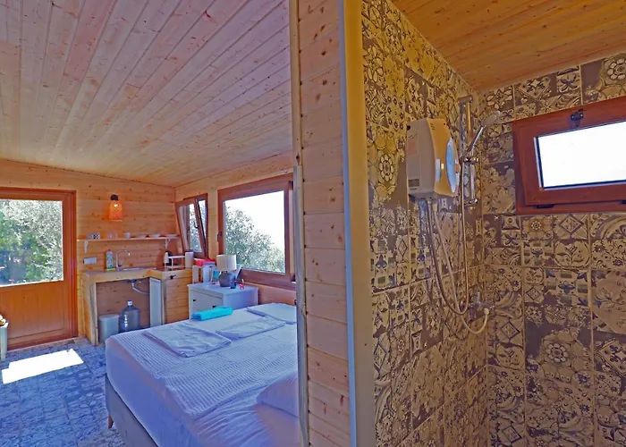 Muhtesem Deniz Manzarali Agac Ev