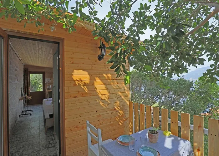 Apartmanhotel Muhtesem Deniz Manzarali Agac Ev