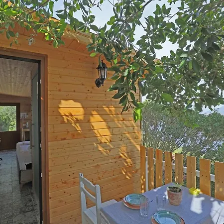 Apartmanhotel Muhtesem Deniz Manzarali Agac Ev