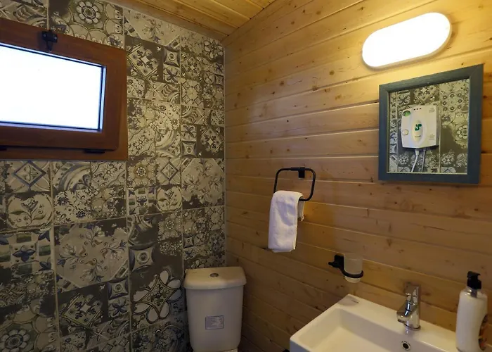 Muhtesem Deniz Manzarali Agac Ev