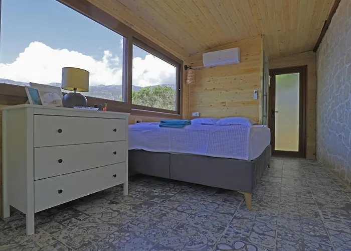 Muhtesem Deniz Manzarali Agac Ev Kas