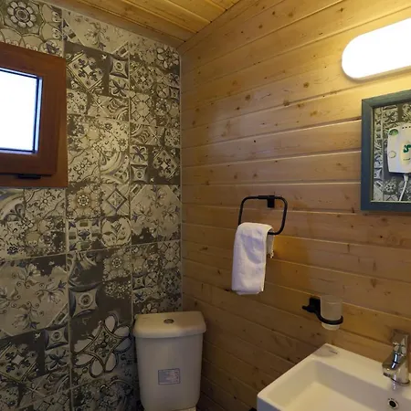 Muhteşem Deniz Manzaralı Ağaç Ev