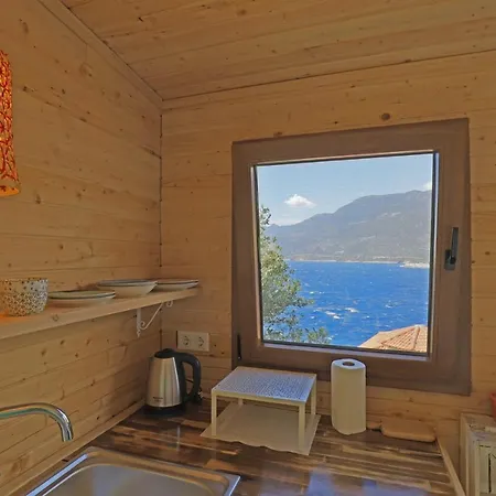 Muhteşem Deniz Manzaralı Ağaç Ev 3* Kaş