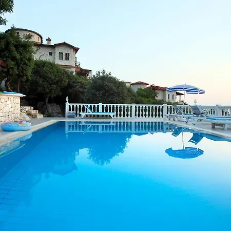 Apart Otel Muhteşem Deniz Manzaralı Ağaç Ev